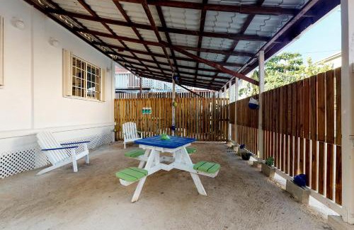 Caye Caulker Hotel | Family-Friendly Retreat at Casa DV Suites - Rated 8.8/10