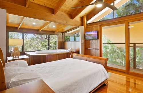 Smithfield House | Rainforest Treehouse Sanctuary - with ocean views