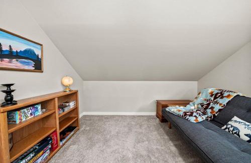 Ashford House | Rainier Cabin with Fireplace-WiFi-Yard-Meadow Views