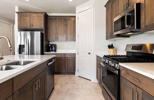 Washington House | Rainson Retreat: Pickleball Courts, 5 bdr 4 bath Home