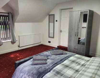 Manchester House | Cozy Rainsough Cottage: Sleeps 4, Free Parking & WiFi