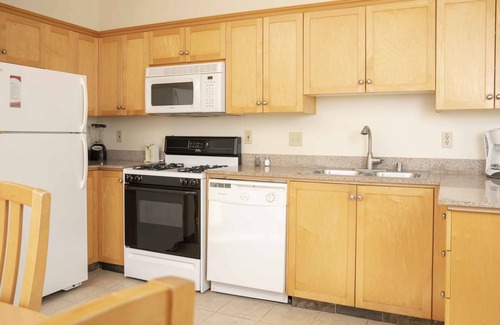Palm Springs Apartment | Discover Raintree's Cimarron Golf Resort with Spa & Pool