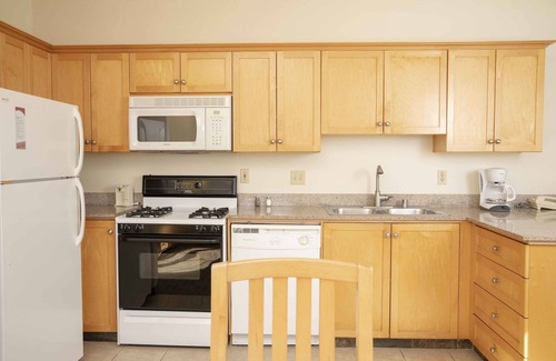 Palm Springs Apartment | Discover Raintree's Cimarron Golf Resort with Spa & Pool