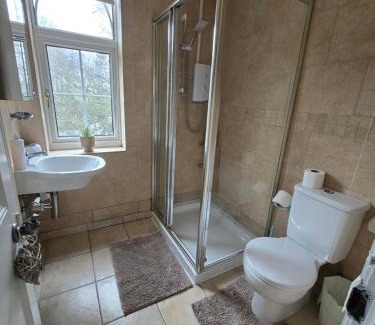 Mansfield House | Family-Friendly Comfort at Rainworth Lodge - 9/10 Rating