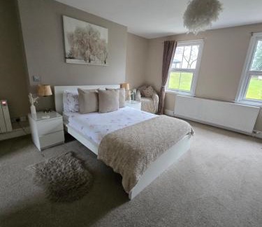 Mansfield House | Family-Friendly Comfort at Rainworth Lodge - 9/10 Rating