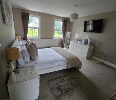 Mansfield House | Family-Friendly Comfort at Rainworth Lodge - 9/10 Rating