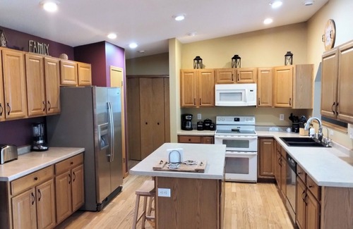 International Falls House | Rainy Dream Vacation - Spacious accomodations, large yard, incredible view!nn