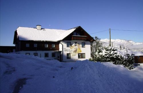Gossenberg House | Family-Friendly Rainzhof: Guest Rated 9.2/10 for Comfort