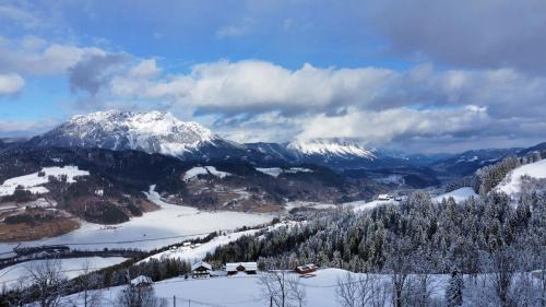Gossenberg House | Family-Friendly Rainzhof: Guest Rated 9.2/10 for Comfort