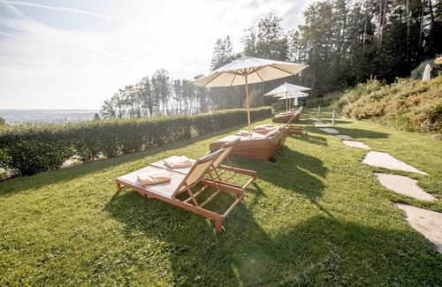 Wuestenrot Hotel | Discover Raitelberg Resort: Oceanfront Getaway Awaits