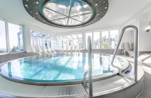 Wuestenrot Hotel | Discover Raitelberg Resort: Oceanfront Getaway Awaits