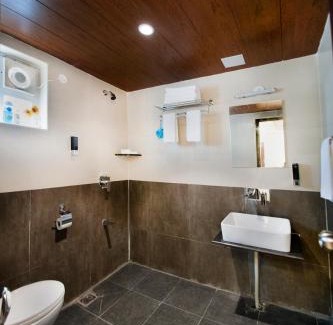 Malleshwaram West Hotel | Budget-Friendly Stay at Raj Residency with Family Amenities
