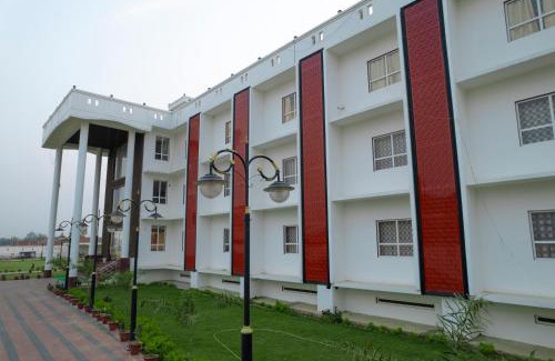 Maharajganj Hotel | Relax at Raj Vilas Hotel & Resort: Family-Friendly Retreat