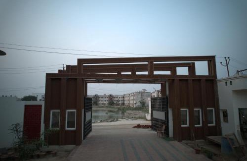 Maharajganj Hotel | Relax at Raj Vilas Hotel & Resort: Family-Friendly Retreat