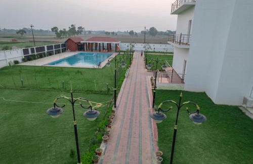 Maharajganj Hotel | Relax at Raj Vilas Hotel & Resort: Family-Friendly Retreat