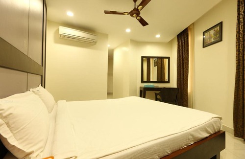 Guduvancheri Hotel | Budget-Friendly Stay at Rajus Residency Park with Breakfast