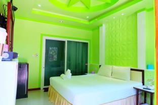 Nakhon Sawan Hotel | Family-Friendly Stay at Rak Kun Resort 2 with Dining Options