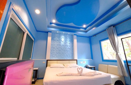 Nakhon Sawan Hotel | Cozy Rakkan Resort 2: Family-Friendly with Breakfast Included