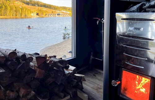 Kehys-Kainuu House | Rakkaranta: Scenic Lake View with Spa and Family Amenities