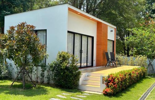 Kanchanaburi Resort | Relax at Rakmak Kan Resort & Cafe with Pool Access