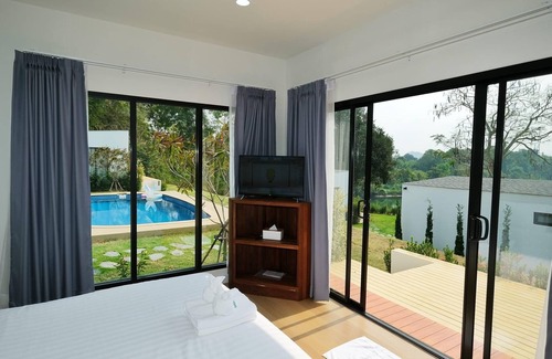 Kanchanaburi Bed & Breakfast | Relax at Rakmak Kan Resort & Cafe: Pool, Breakfast & Family Fun