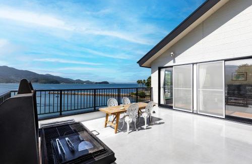 Itoshima House | Rakusansui Villa: 4-Star Oceanfront Retreat with Hot Tub