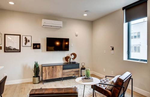 Berkeley Apartment | Raleigh Studio Retreat with Full Kitchen & Great Amenities