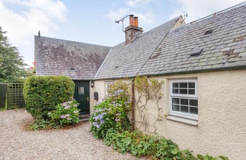 Newtyle House | Pet-Friendly Ralston Bothy: 4-Star Guest Rated Retreat