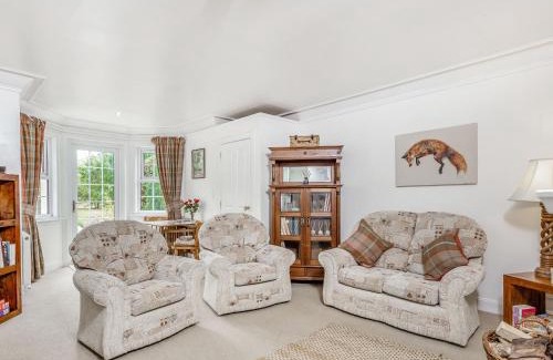 Newtyle House | Pet-Friendly Ralston Bothy: 4-Star Guest Rated Retreat