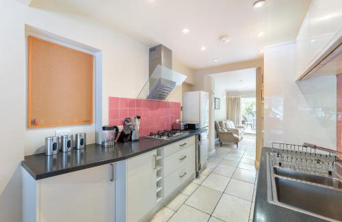 Ambleside House | Unforgettable Ralston Stay: Guest Rated 10/10, Family-Friendly