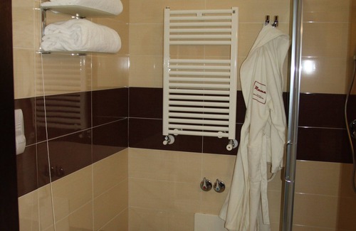 Casalnuovo di Napoli Hotel | Elegant Rama Palace Hotel: 4-Star Comfort with Spa & Dining