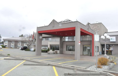 Clearbrook Hotel | Pet-Friendly Comfort at Ramada by Wyndham Abbotsford