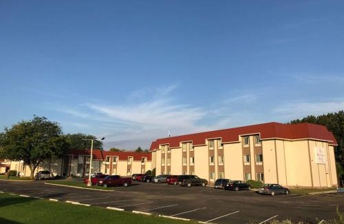 Albert Lea Hotel | Pet-Friendly Retreat at Ramada by Wyndham Albert Lea