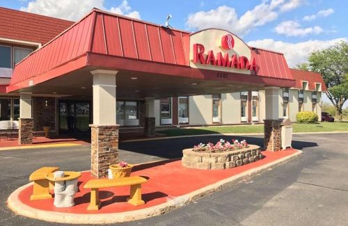 Albert Lea Hotel | Pet-Friendly Retreat at Ramada by Wyndham Albert Lea