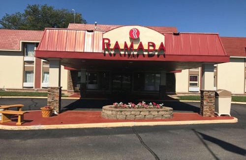 Albert Lea Hotel | Pet-Friendly Retreat at Ramada by Wyndham Albert Lea