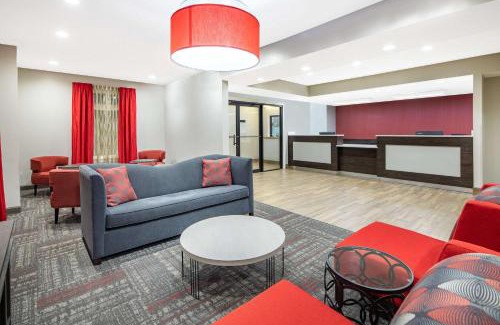 Alpharetta Hotel | Discover Ramada by Wyndham Alpharetta with Pool & Breakfast