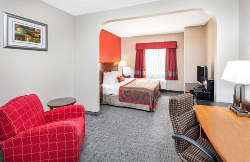 Alpharetta Hotel | Discover Ramada by Wyndham Alpharetta with Pool & Breakfast