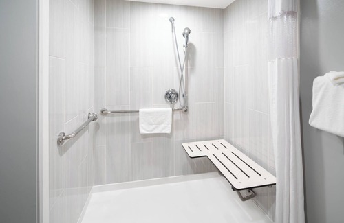 Burbank Hotel | Convenient Stay at Ramada by Wyndham Burbank Airport