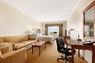 College Station Hotel | Discover Ramada by Wyndham College Station with Pool & Breakfast