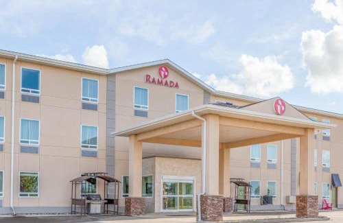 Carlyle Hotel | Discover Ramada by Wyndham Carlyle: Pet-Friendly Retreat