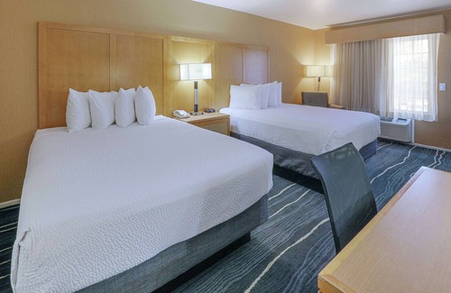 Downtown Hotel | Relax at Ramada by Wyndham Costa Mesa/Newport Beach