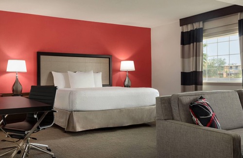Amistad National Recreational Area Hotel | Welcoming Ramada by Wyndham Del Rio with Pool & Spa
