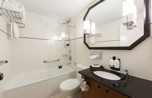Griffith Hotel | Discover Ramada by Wyndham Diplomat Canberra: 4-Star Retreat