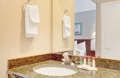 Draper Hotel | Pet-Friendly Retreat at Ramada by Wyndham Draper