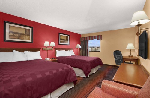East Orange Hotel | Inviting Stay at Ramada by Wyndham East Orange with Breakfast