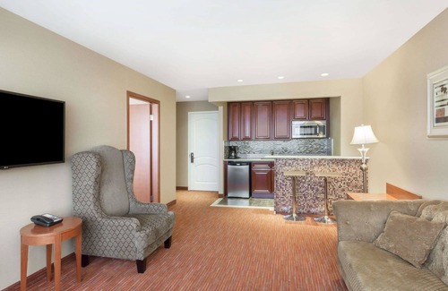 Flushing Chinatown Hotel | Eco-Friendly Ramada by Wyndham Flushing with Breakfast Included