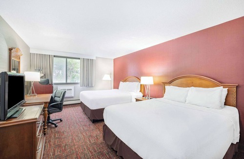 Grand Forks Hotel | Family-Friendly Retreat at Ramada by Wyndham Grand Forks