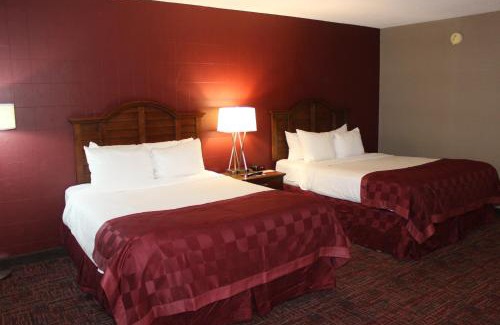 Grand Forks Hotel | Pet-Friendly Ramada by Wyndham with Ocean View Amenities