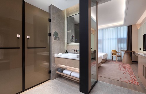 Kaiyuan Hotel | Experience Comfort at Ramada by Wyndham Honghe Kaiyuan