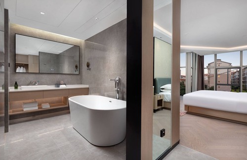 Kaiyuan Hotel | Experience Comfort at Ramada by Wyndham Honghe Kaiyuan